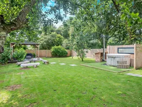 Fully equipped holiday home with barbecue, garden & hot tub | Dogs allowed - Image 2
