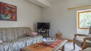 Holiday apartment with barbecue, garden & pool - Image 2