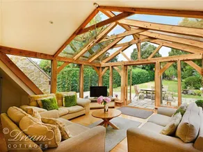 Cottage with garden - Image 3