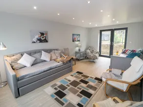 Cottage with garden & jacuzzi - Image 4