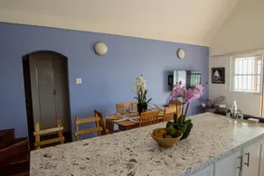 Familienfreundliche weiträumige Wohnung mit Garten, schnellem Internet und privatem Pool | Meerblick - Image 3