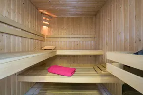 Villa with garden, sauna & terrace - Image 3