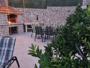 Appartement entièrement équipé avec piscine privée, terrasse et barbecue - Image 3