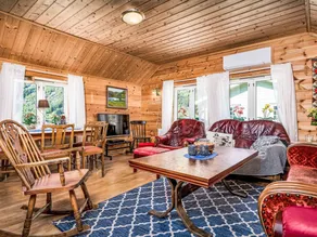 Fully equipped holiday home with barbeque, garden & jacuzzi | Mountain view | Dogs allowed - Image 3