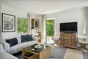 Holiday apartment with BBQ, garden & terrace - Image 3