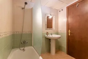 Charmant appartement entièrement équipé avec terrasse, piscine et jardin - Image 5