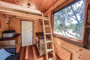 Rustic Tiny House Rental for a Weekend Getaway in Victoria - Image 3