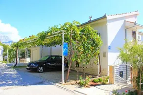 Studio with terrace & garden - Image 4