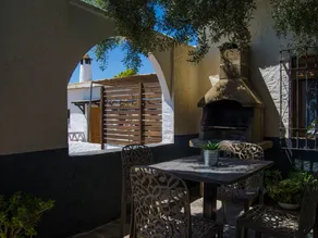 Holiday home with BBQ, pool & terrace | Dogs allowed - Image 4