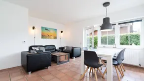 Flat with terrace & garden - Image 5