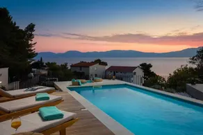 Villa con jardín, piscina y barbacoa | Vistas a la piscina - Image 4