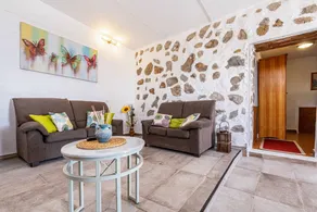 Apartment with terrace, pool & garden | Mountain view - Image 5