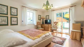 Apartment with terrace & garden - Image 5