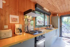 Holiday home with garden & terrace - Image 4