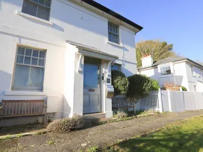 Cottage with garden - Image 2