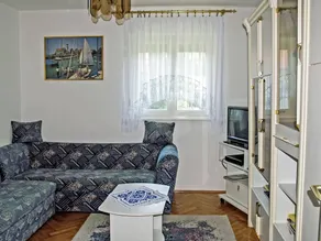 House with garden, terrace & BBQ - Image 2