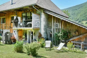 Holiday home with terrace, hot tub & barbeque | Mountain view | Perfect for remote work - Image 2