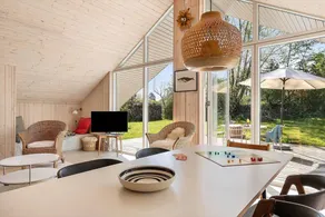 Holiday home with terrace & barbecue - Image 3