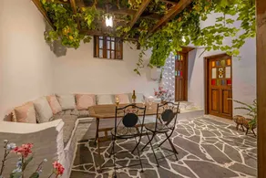 Holiday home with garden - Image 3