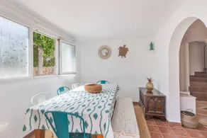 Casa apropiada para familias con jardín, terraza y piscina privada | Vistas al mar | Adaptada para el teletrabajo - Image 5