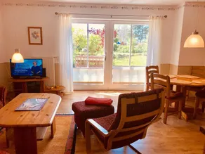 Ein-Steinwurf-zum-Ostseestrand-Ferienwohnung-Martha-mit-Terrasse - Image 3