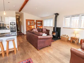 Cottage with garden, jacuzzi & barbecue - Image 4