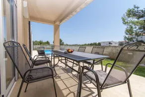 Apartment with terrace & pool | Garden view - Image 2
