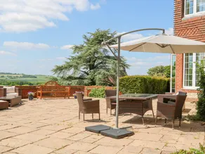 Cottage with jacuzzi & garden - Image 4