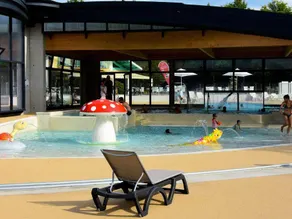 Tente adaptée aux familles avec terrasse et piscine chauffée - Image 5