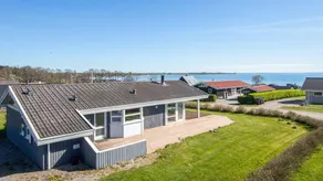 House with jacuzzi, terrace & garden - Image 3