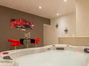 B&B with hot tub | City view - Image 4