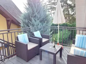 Flat with garden & pool - Image 2