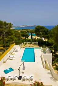 Children-friendly house with private pool, terrace & BBQ | Mountain view | Next to the beach | Good for workation | Pets allowed - Image 3