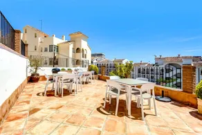 Villa avec terrasse, piscine privée et jardin | Vue ville | Parfaite pour le travail à distance - Image 3