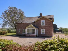 Family-friendly nice cottage with garden & barbeque - Image 2