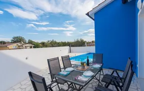 Voll ausgestattetes wunderschönes Ferienhaus mit Garten, Grill und privatem Pool - Image 2