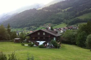 Holiday home with barbeque & terrace - Image 3