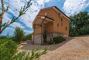 House with garden, terrace & barbeque - Image 4