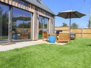 Cottage with garden | Beach view - Image 2