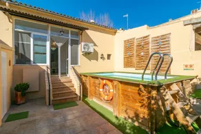 Child-friendly chalet with BBQ, garden & private pool - Image 4
