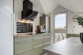 Holiday home with BBQ & terrace - Image 5