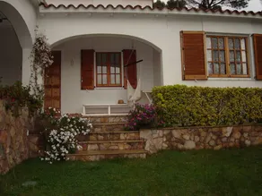 Chalet with garden & pool - Image 4
