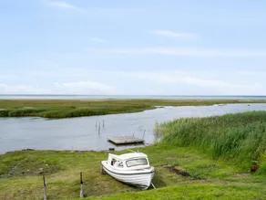 Holiday home with barbecue & terrace - Image 4