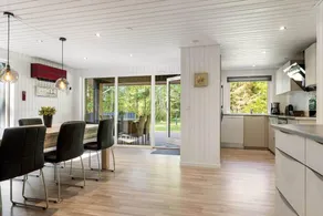 Holiday home with barbecue & terrace - Image 4