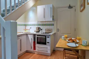 Upper Deck Kean Hill - Image 4