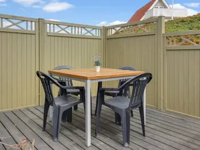Family-oriented holiday home with terrace | Next to the beach - Image 3