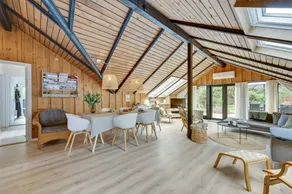 Holiday home with terrace, jacuzzi & sauna - Image 4