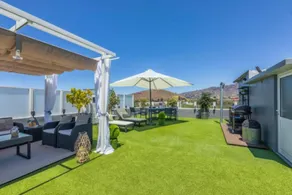 Familienorientiertes wunderschönes Ferienhaus mit Terrasse, Pool und Grill | Stadtblick | Ideal für Homeoffice - Image 2