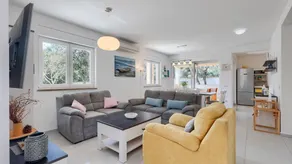 Villa with garden, barbecue & terrace - Image 5