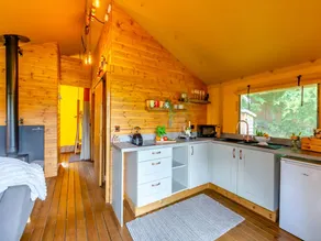 Cottage with garden & BBQ - Image 4